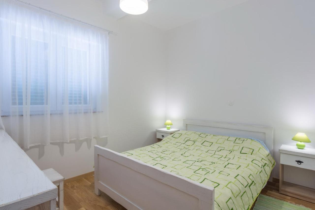 Apartments By The Sea Simuni, Pag - 18386 Kolan Exteriér fotografie